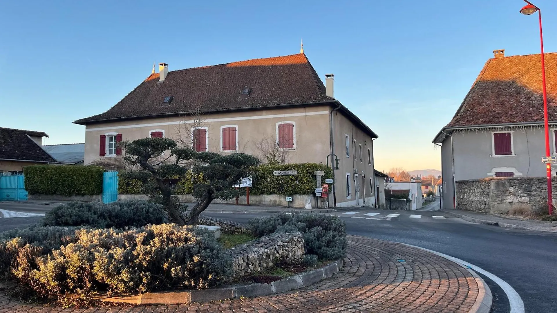 Gite La Maison Du Soyeux Ga Les Abrets en Dauphine Apartment